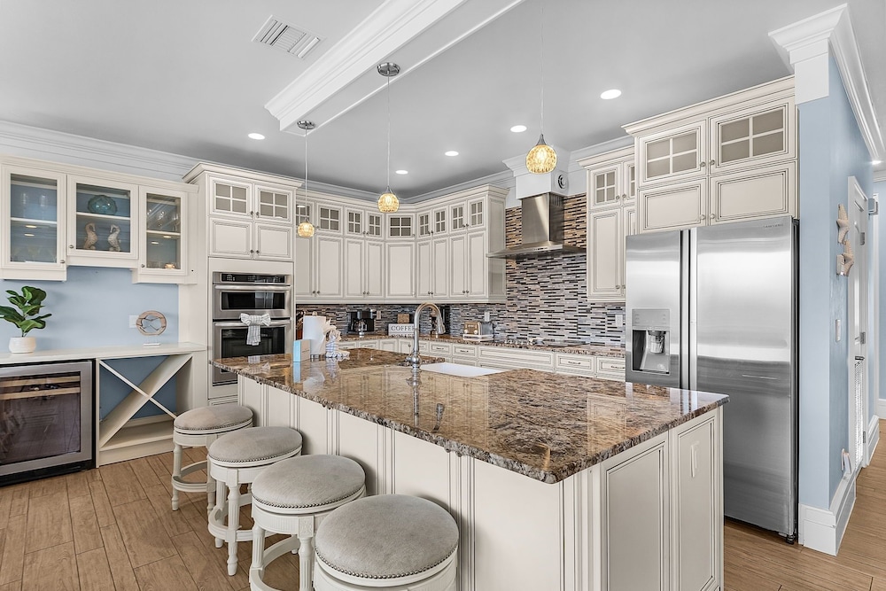 571 Seabatical: Canal Front With Pool! 5 Bedroom Home