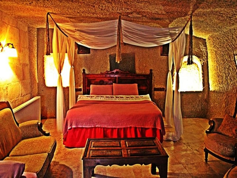 Hilem Cave House