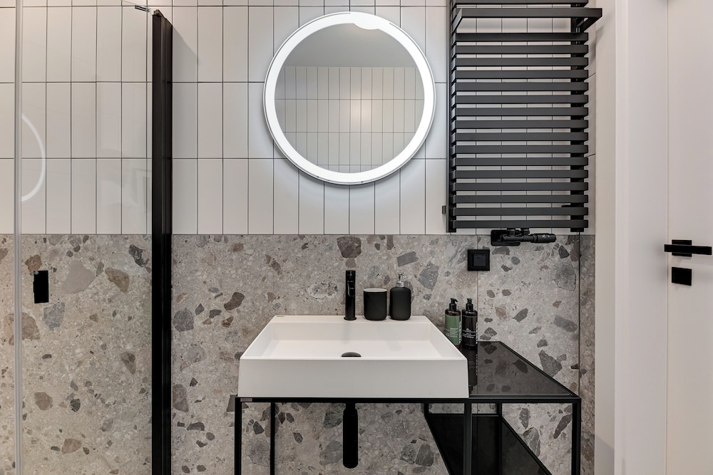 Doki Living - Foodhall & Parking by Downtown Apartments