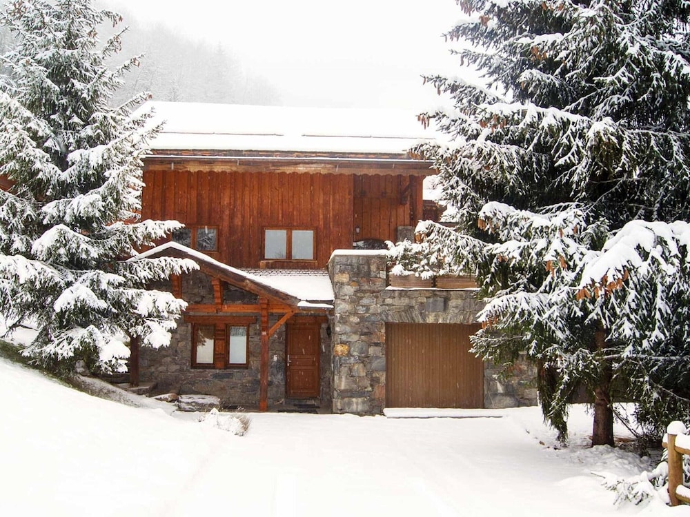 Large Chalet With Barrel Sauna and Whirlpool