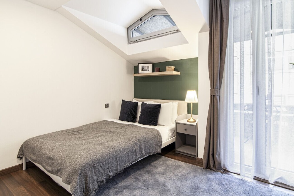 Fully Furnished Flat With Balcony in Sisli