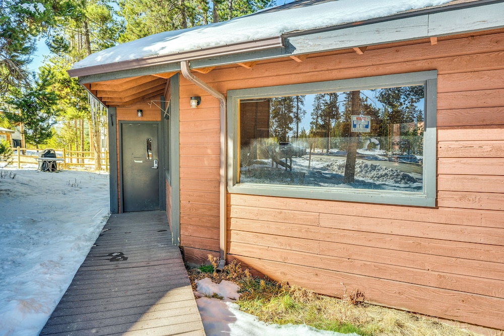 6 Mi to Skiing: Condo w/ Balcony in Fraser!