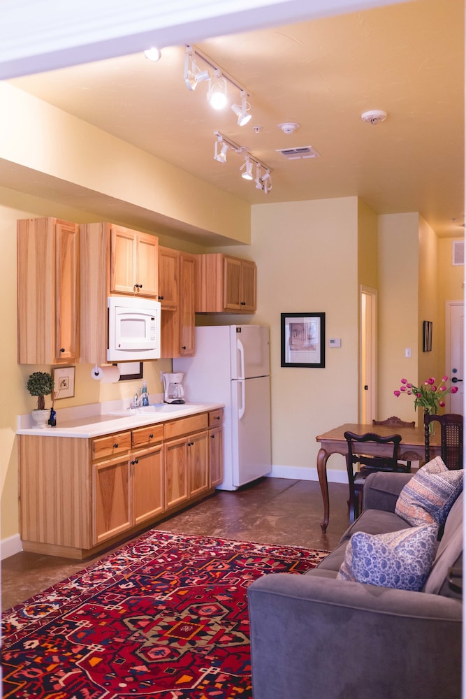 High Cotton Inn