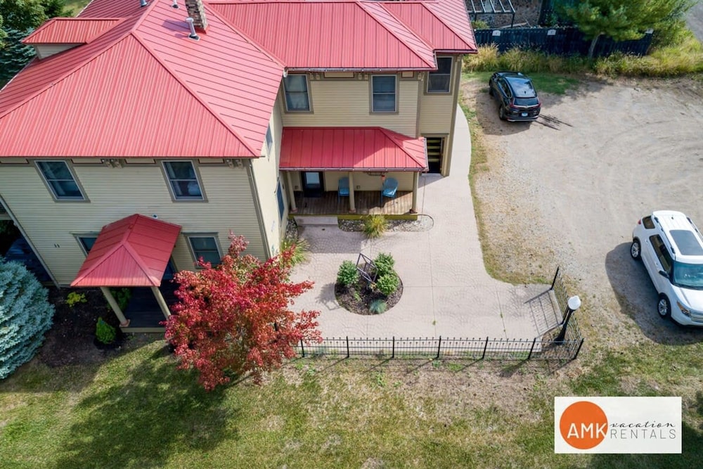 Lake Life Getaway - Condo Near Downtown