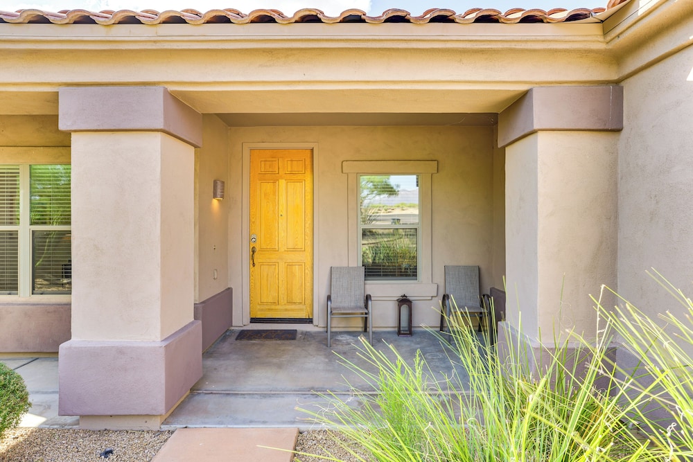 A Golfer's Retreat + Patio: Quiet Scottsdale Home