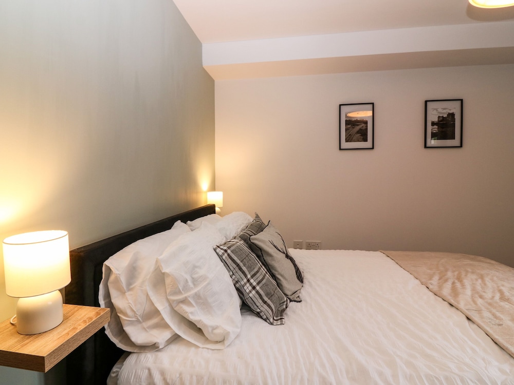 11 Ambleside Court