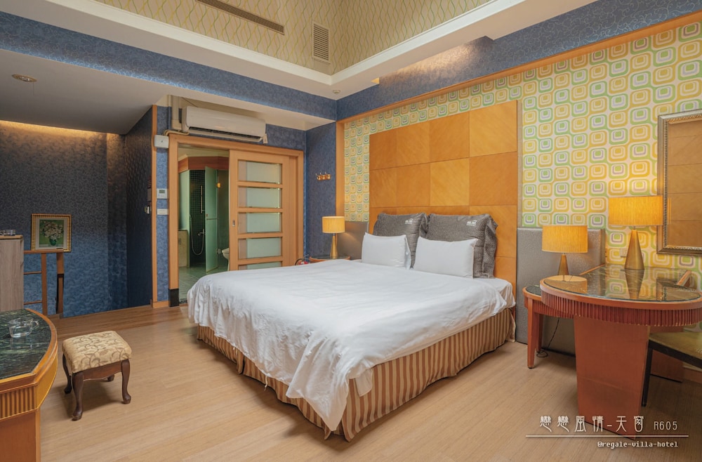 Regale Villa Hotel