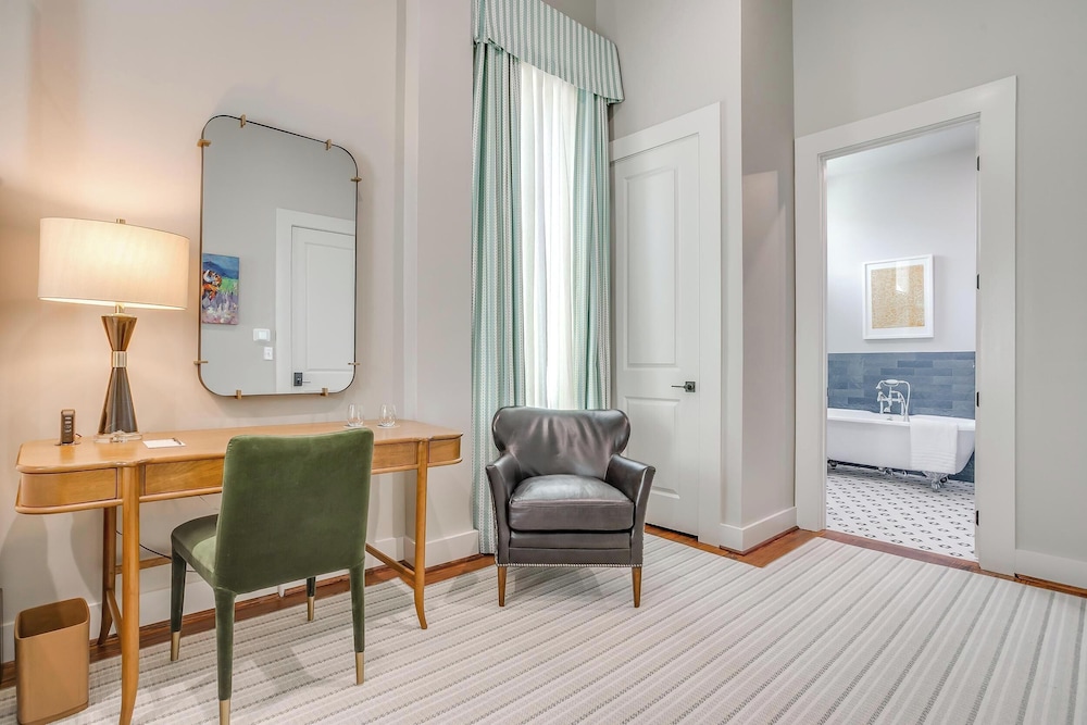 Nutt House Hotel