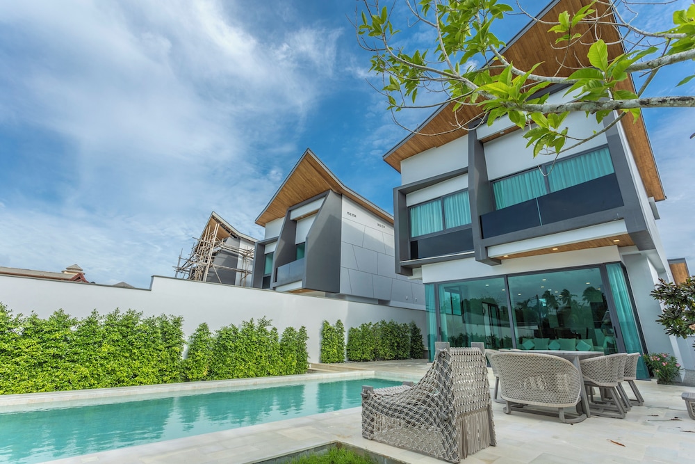 3BR Villa Hill Views Saltwater Pool V133