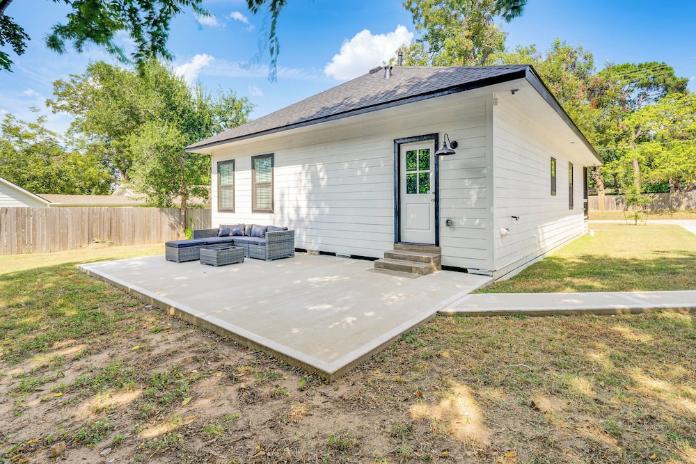 1 Mi to Dtwn Brenham! 'the Bell & Bloom Cottage'