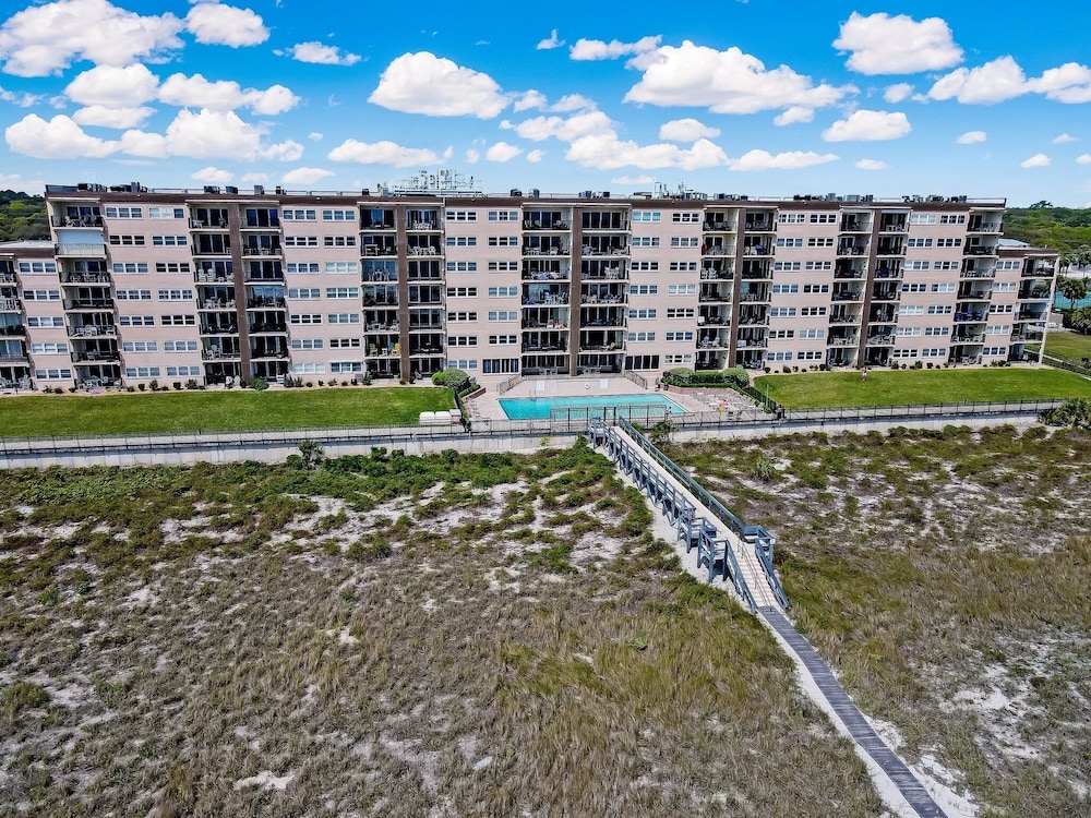Fernandina Beach Vacations - Enchanting Ground Unit Condo Few Steps Away from the Ocean Side by RedAwning - Property Image 52