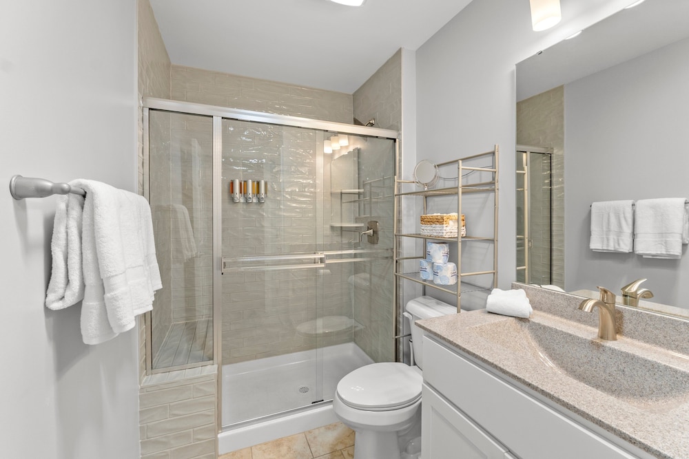 Modern Home W/garage Near SLU JZ Vacation Rentals