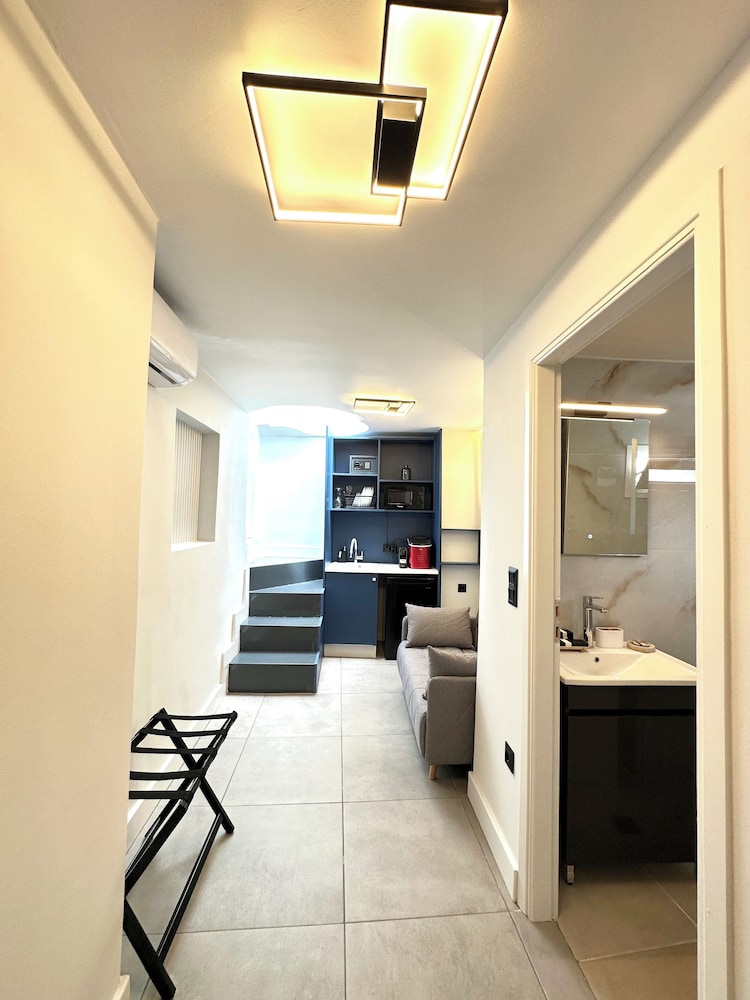 Step One - Luxury Suites right in the heart of Acropolis next to metro station