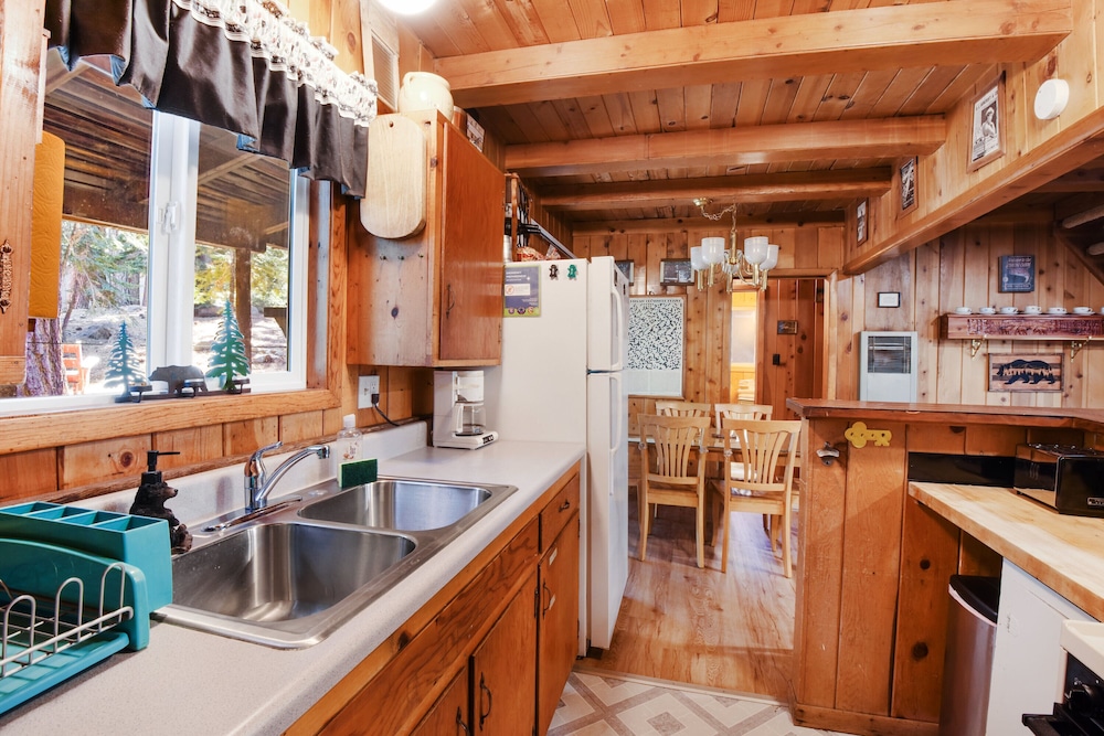 7 Minute Walk to Beach Chambers Landing Chalet view 5