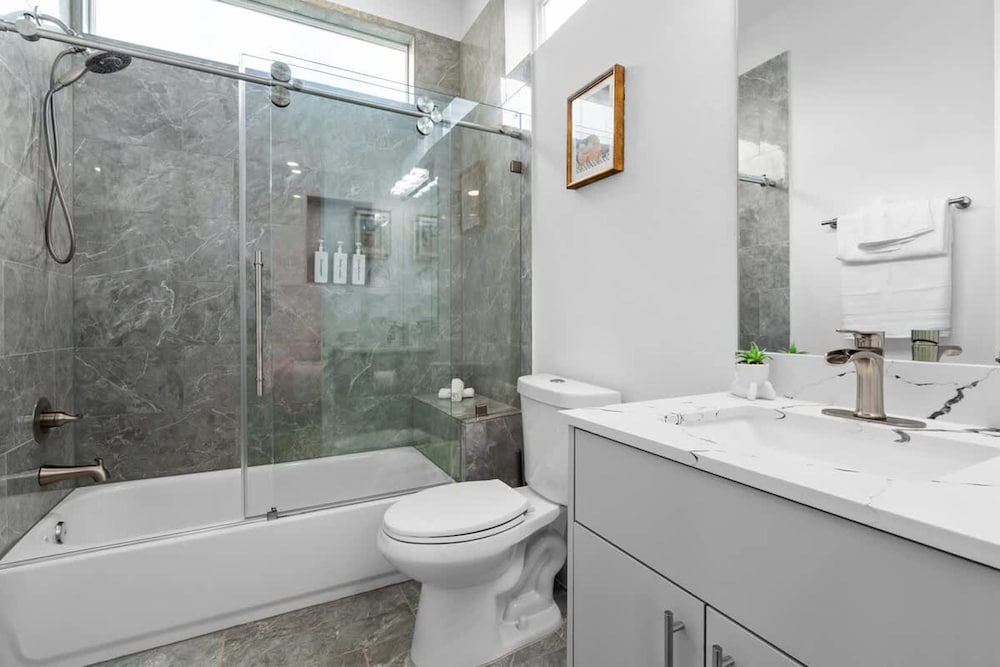 Downtown Houston 3BR Bachelorette Escape