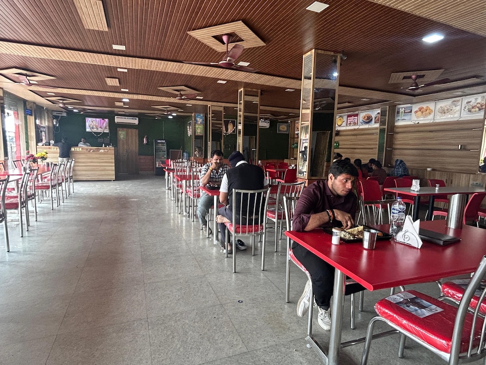 Hotel Shri Dauji Maharaj Palace