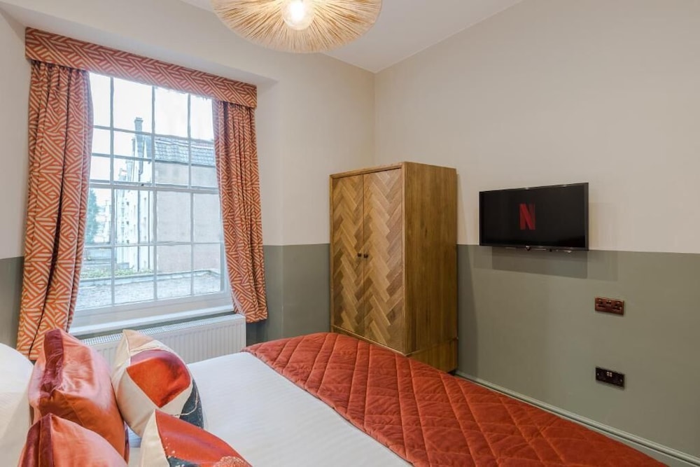 Your Apartment - Redland Place view 5