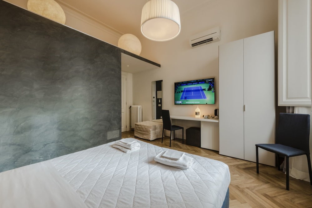 Daphne Guest Hause