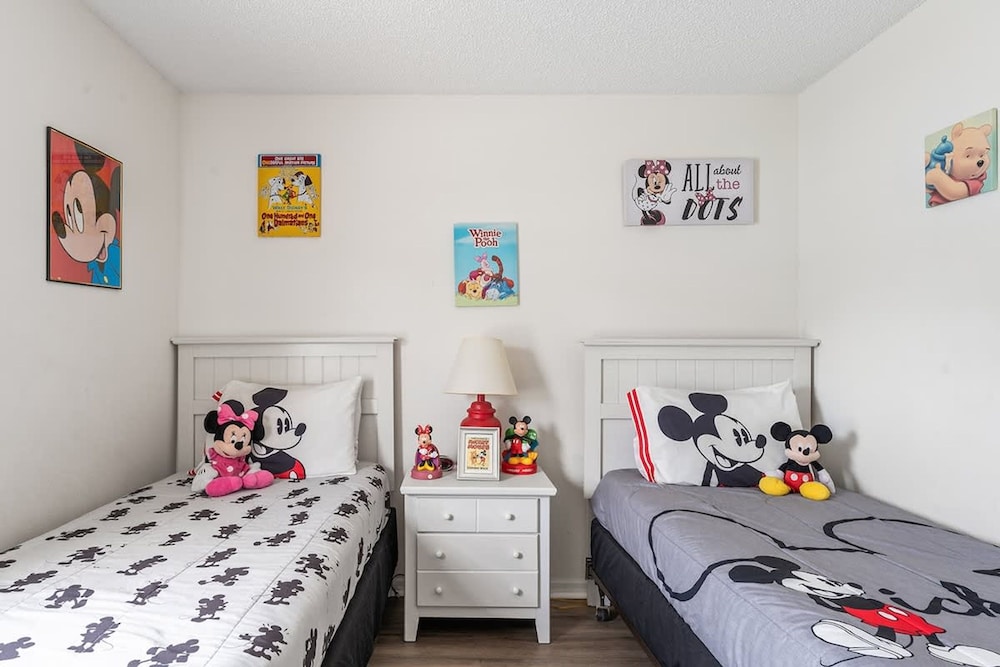Entertaining Game Room 4BR Near Disney