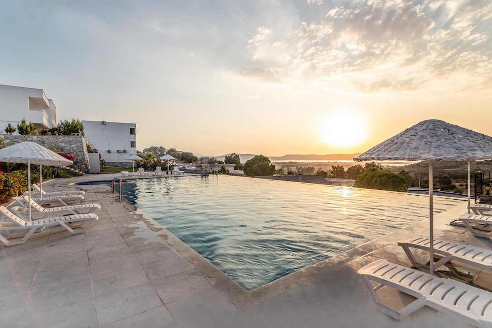 Vacation Flat w Pool Garden in Bodrum view 4