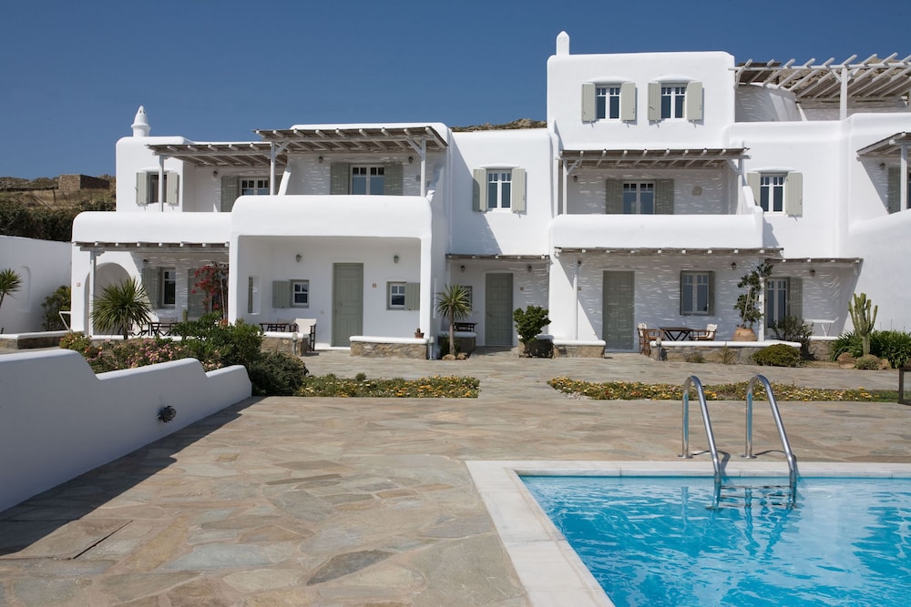 Yakinthos Residence