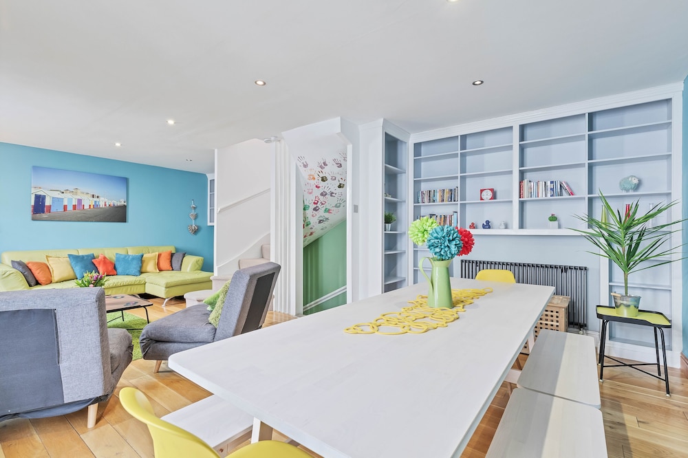 Pebble Mews House | By My Getaways | Parking for one small car