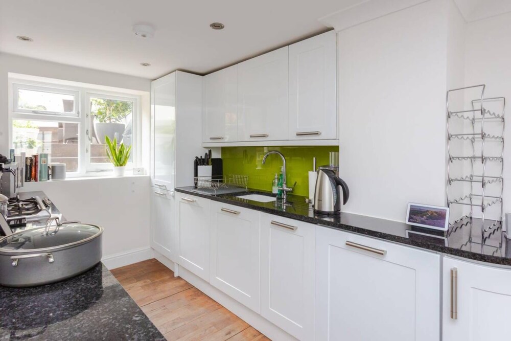 Stylish 3 Bedroom Home With Garden Near Kings Cross