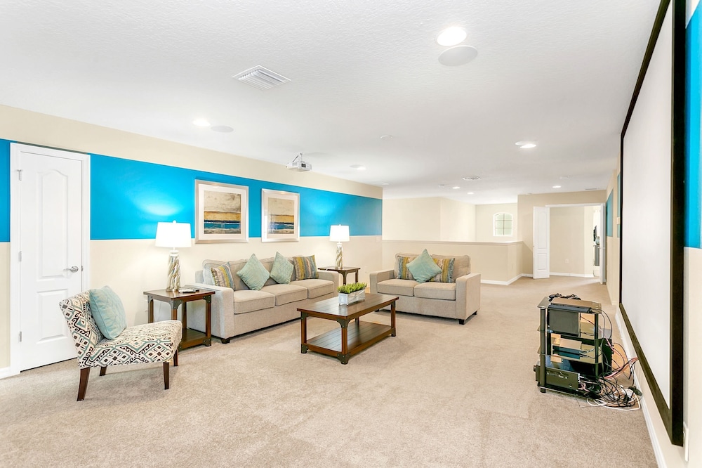Upstay - Theater Games Sleeps 16 Pool