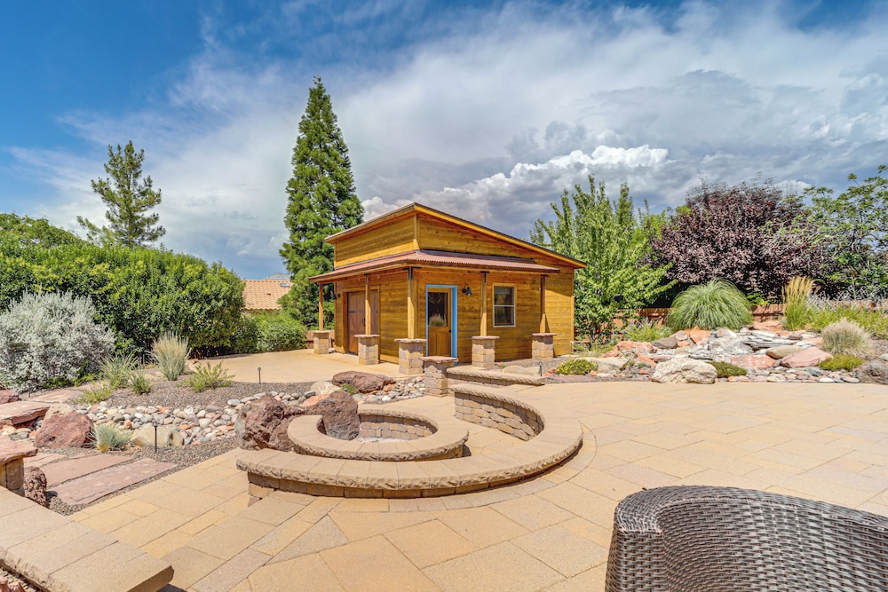 1/2 Mi to Airport Mesa! Hot Tub Haven w/ Mtn Views
