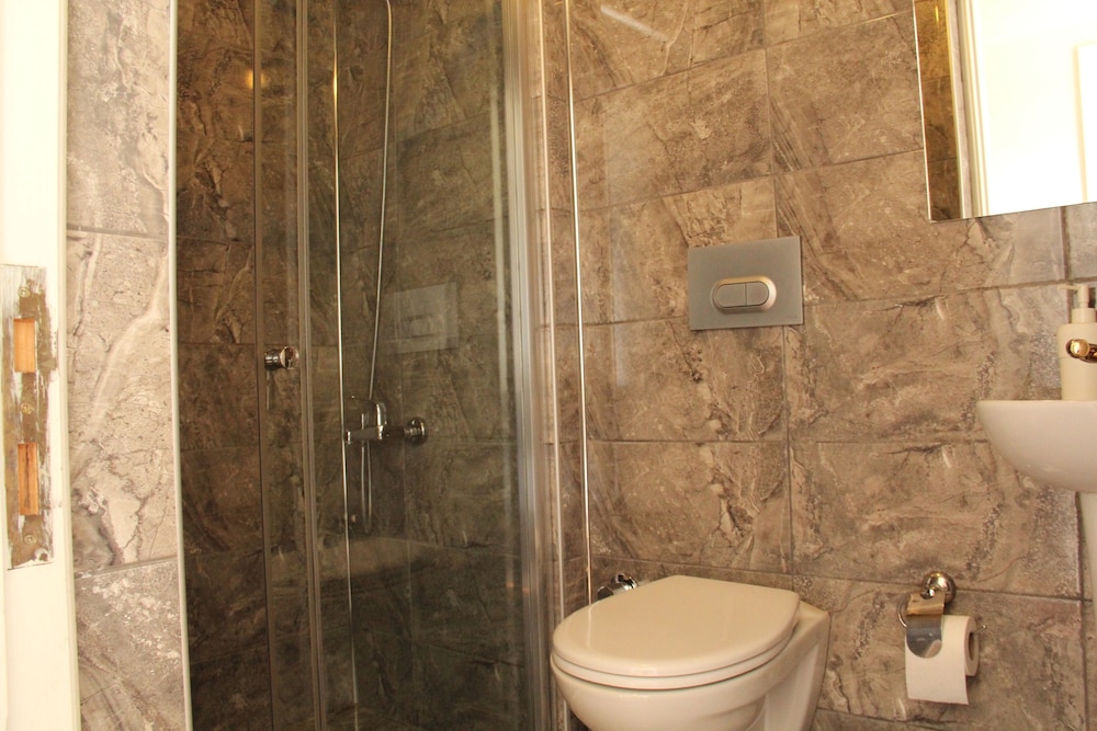 Jasmine Daire - Image 36