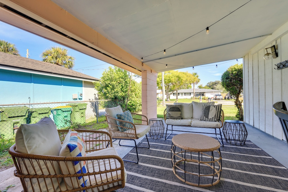 5 Blocks to Jax Beach: Getaway w/ Patio & Yard!
