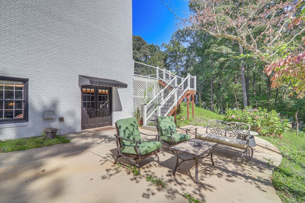 Game Room + Pond: Spacious Gainesville Getaway!