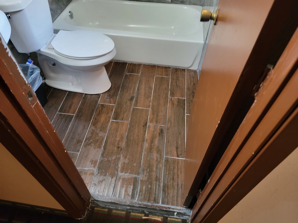 Gainesville Vacations - Budget Host Motel Gainesville - Property Image 8