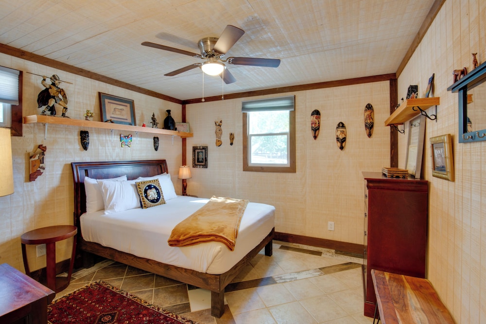 'bayview' - Lakefront Family Cabin in Odessa!