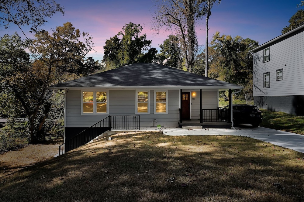 Atlanta Family Retreat 5br And Backyard 5 Bedroom Home