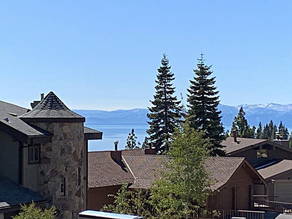 Lake Tahoe Vacations - Inclining View 3 Bedroom Home by RedAwning - Property Image 4