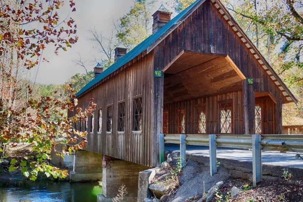 The Only Tenisee 4 Bedroom Cabin