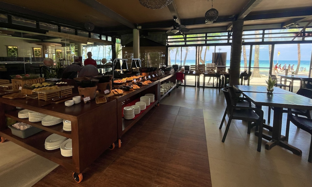 Red Coconut Beach Hotel