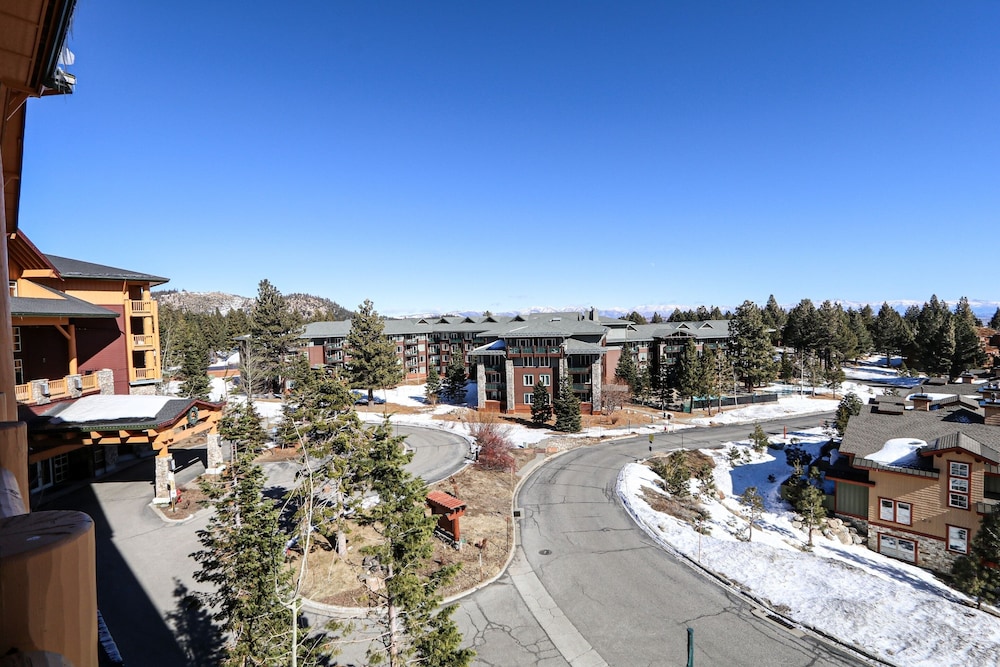 Sunstone 209 Ski-In Ski-Out, Gorgeous Mountain Views, Heated Pool Jacuzzi by RedAwning view 5
