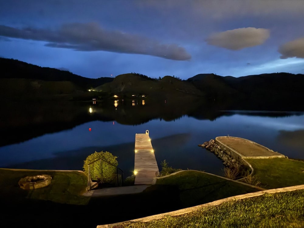 Skaha Lakefront Inn