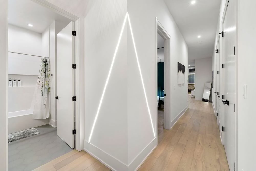 Chic 2BR 2BA Condo w Balcony - River North Chicago