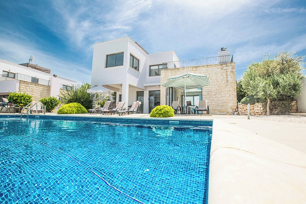 Villa Latchi Thea