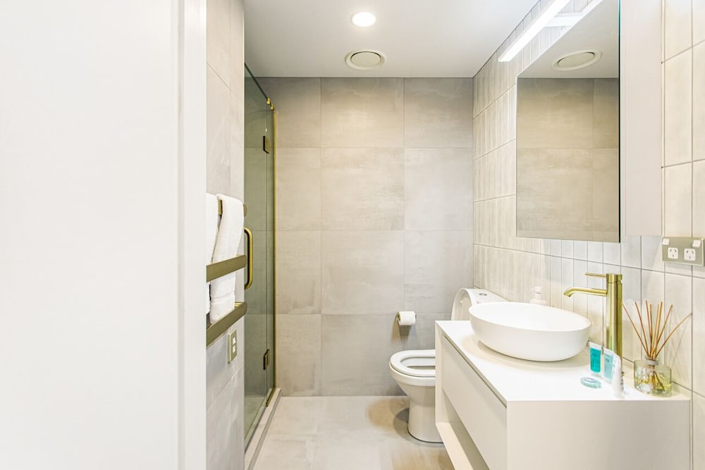 Modern 2BR in CBD - Zodiak Stays