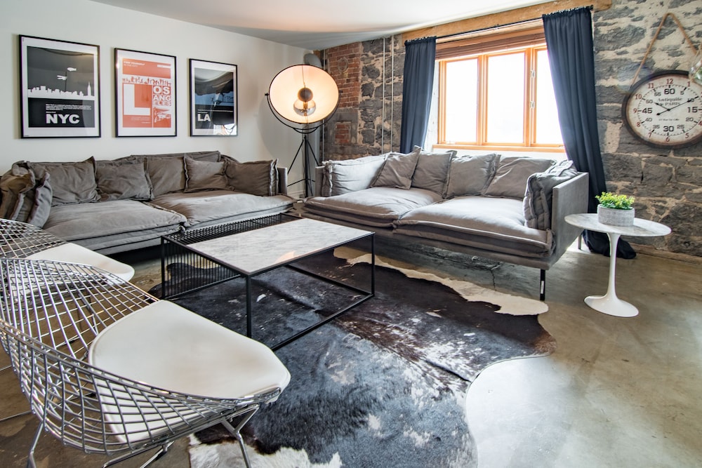 1821 Industrial Loft in Old Port by Nuage - Image 1