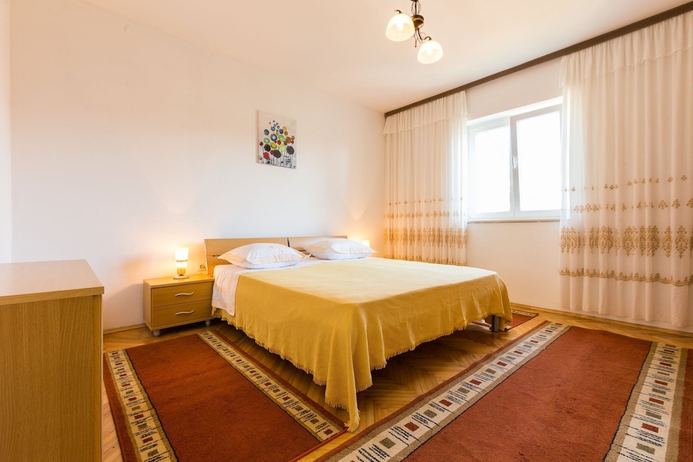 Lovely Leisure Apartments With Pool