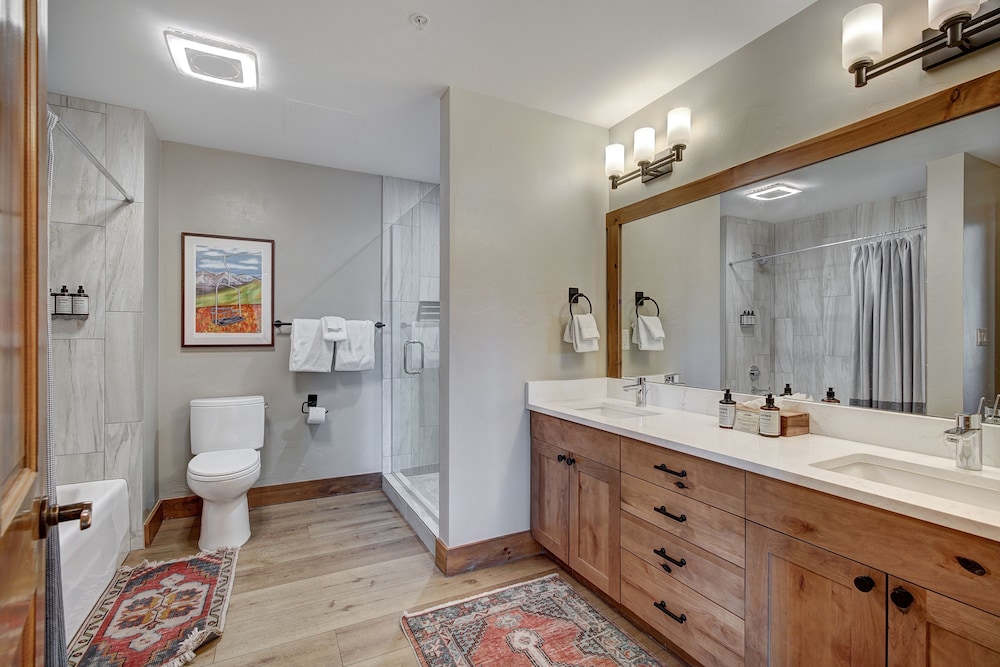Beautifully Updated Mountain Chic Condo 1 Bedroom Condo