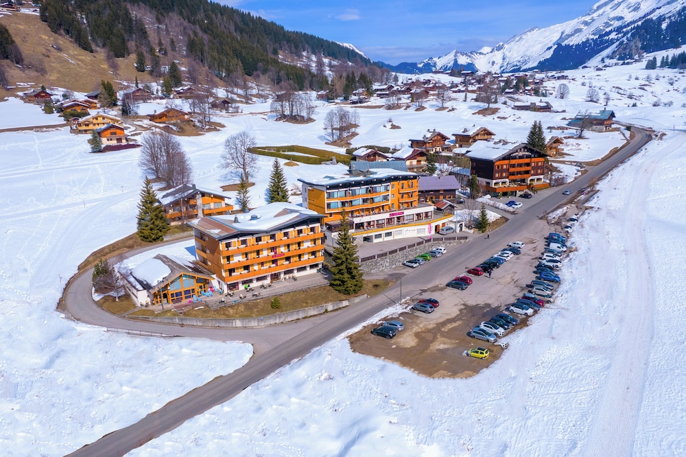 Azureva La Clusaz Les Confins view 3