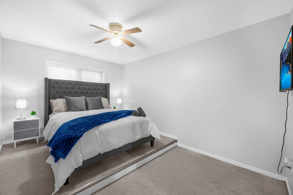 Chic 2BR House Newly Renovated Central Spot