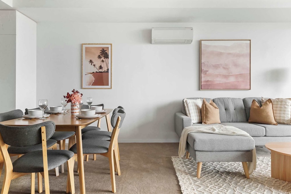 A Cozy 2BR Home Next to The Yarra River