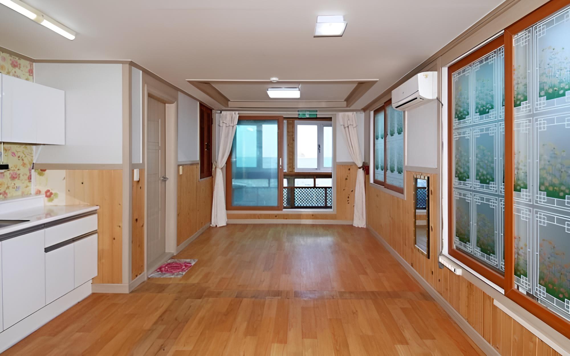 Sokcho Haemaleum Pension view 4